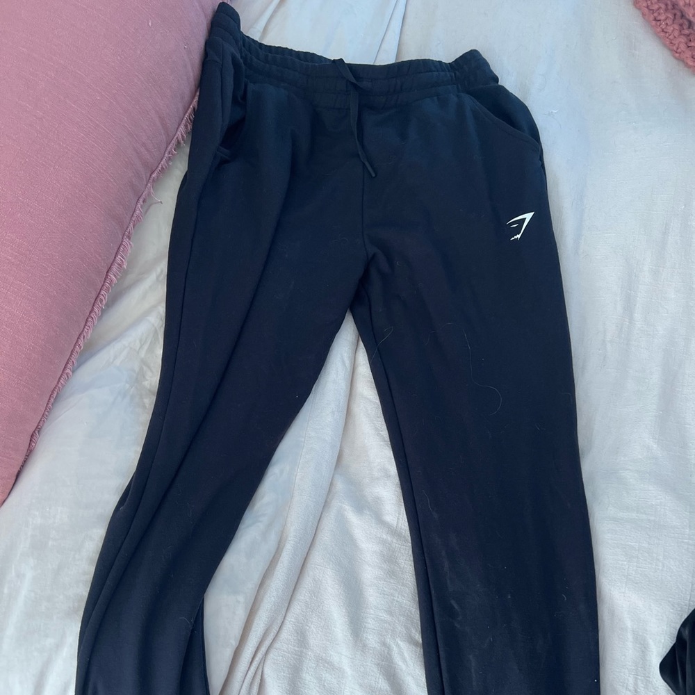 Gyn Shark jogger